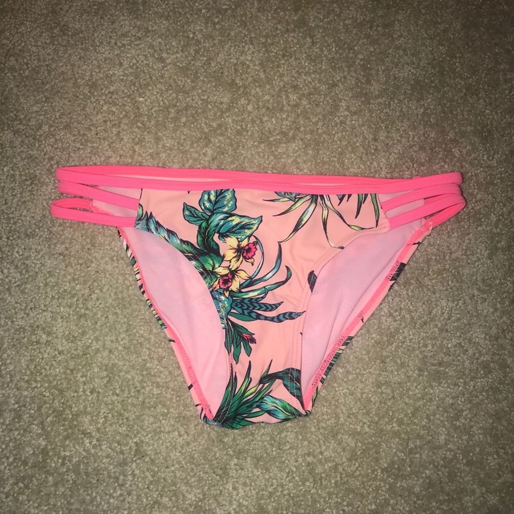 Complete bathing suit! - Picture 2 of 3